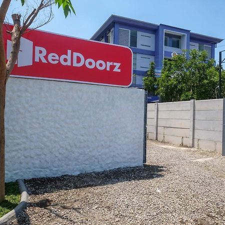 فندق Reddoorz Near Tugu Kartasura Sukoharjo المظهر الخارجي الصورة