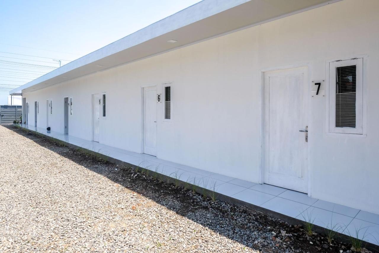 فندق Reddoorz Near Tugu Kartasura Sukoharjo المظهر الخارجي الصورة