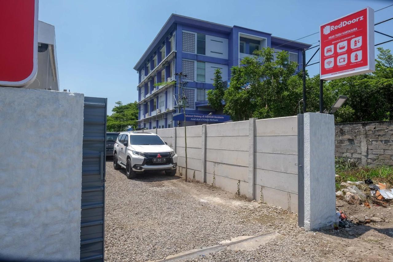 فندق Reddoorz Near Tugu Kartasura Sukoharjo المظهر الخارجي الصورة