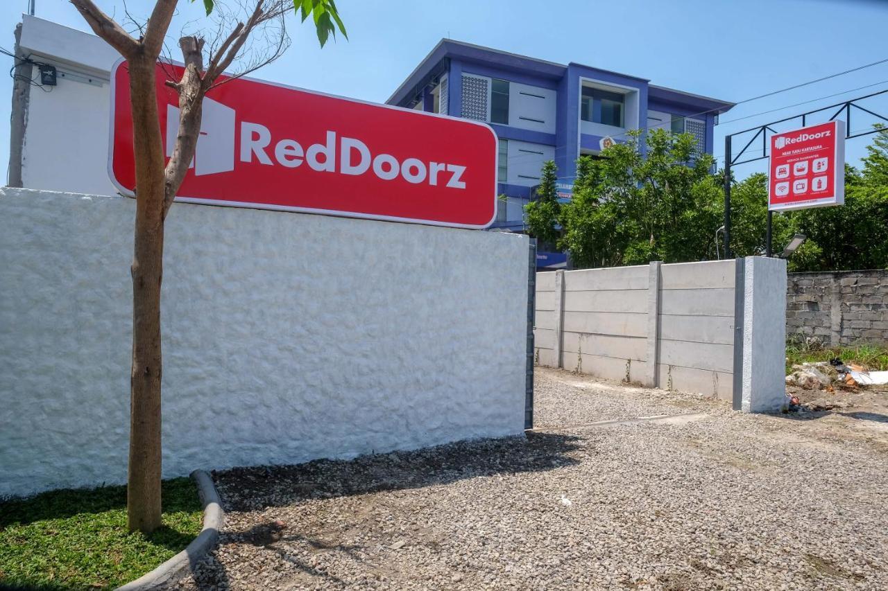 فندق Reddoorz Near Tugu Kartasura Sukoharjo المظهر الخارجي الصورة